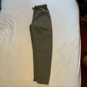 Nike tech joggers